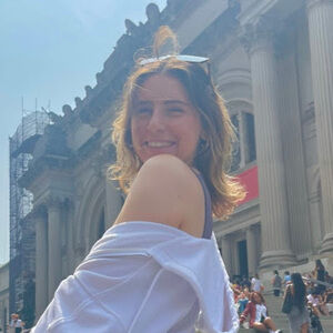 Meet your Posher, Adrianna